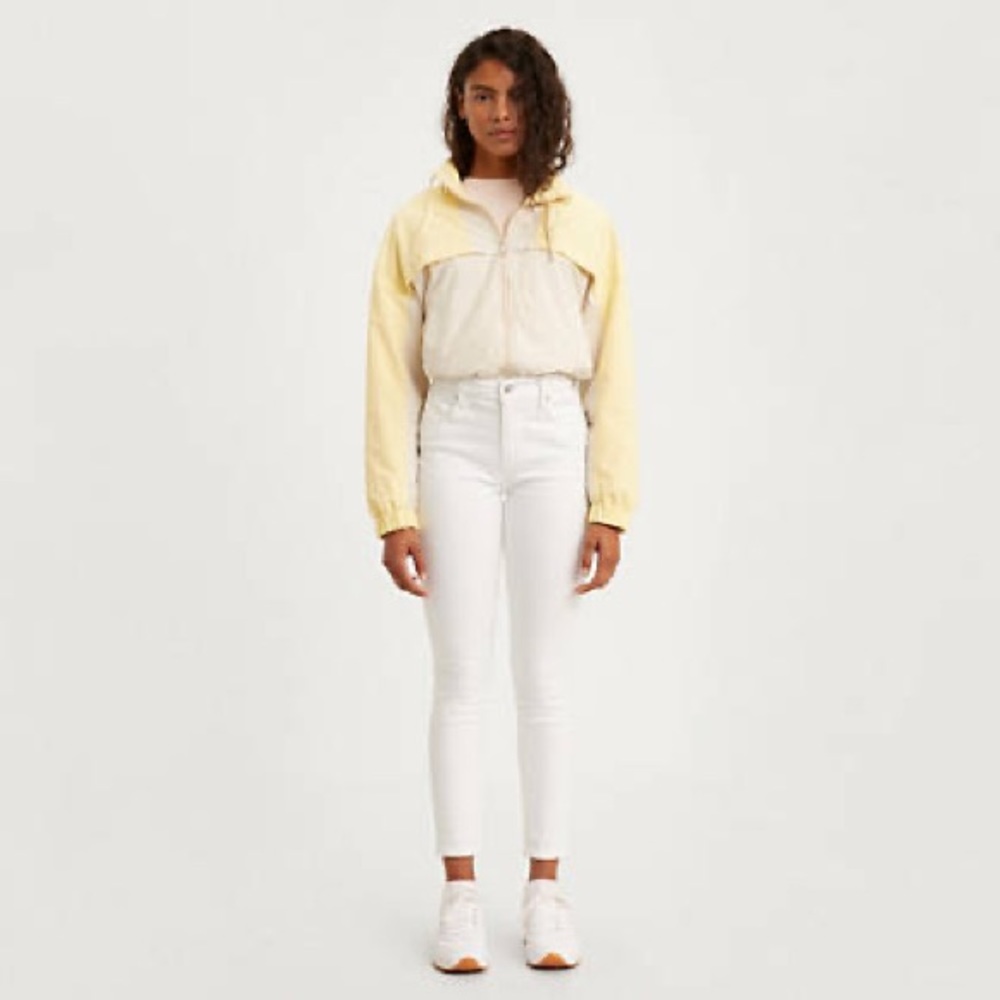 NWT Levi White Jeans